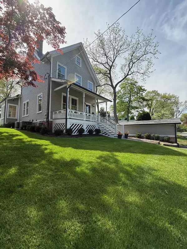 36 Douglas AVE, Northport, NY 11768