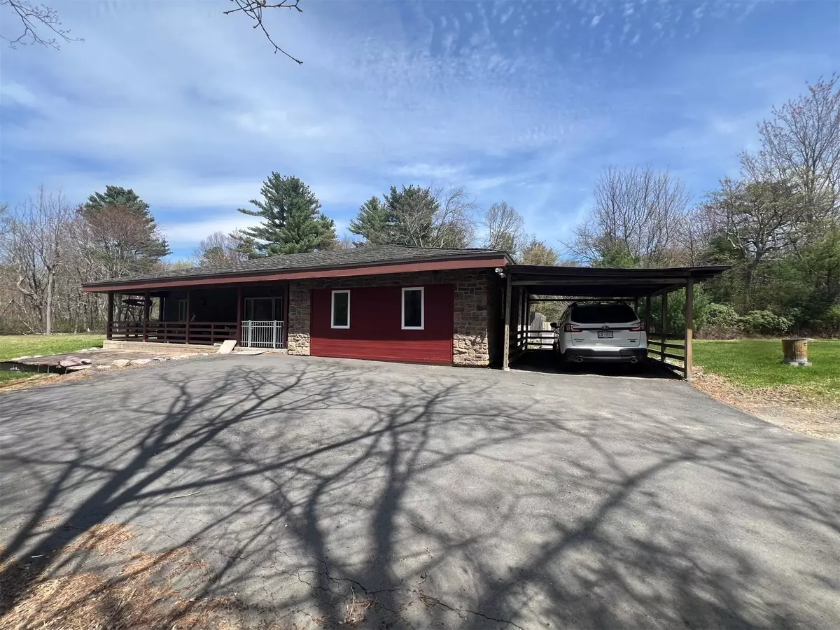 Cragsmoor, NY 12420,296 Circle RD