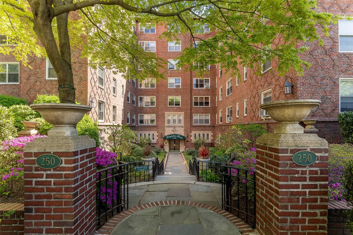 Bronxville, NY 10708,250 Bronxville RD #6B