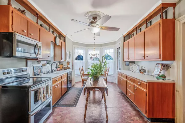 Center Moriches, NY 11934,107 Ocean AVE