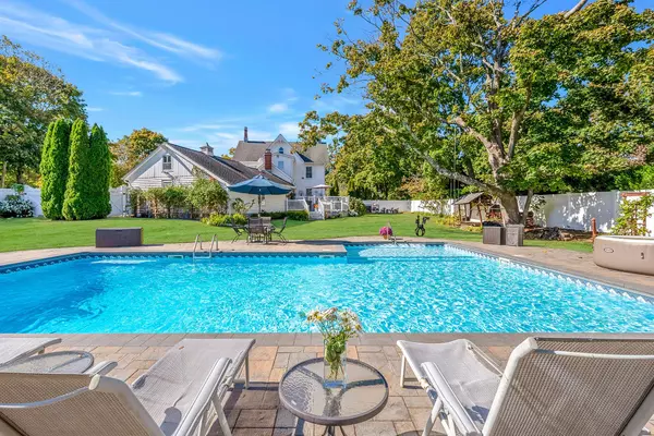 Center Moriches, NY 11934,107 Ocean AVE