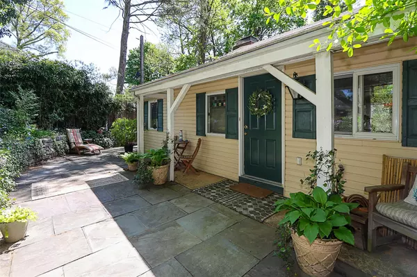 14 Viking RD,  Glenwood Landing,  NY 11547