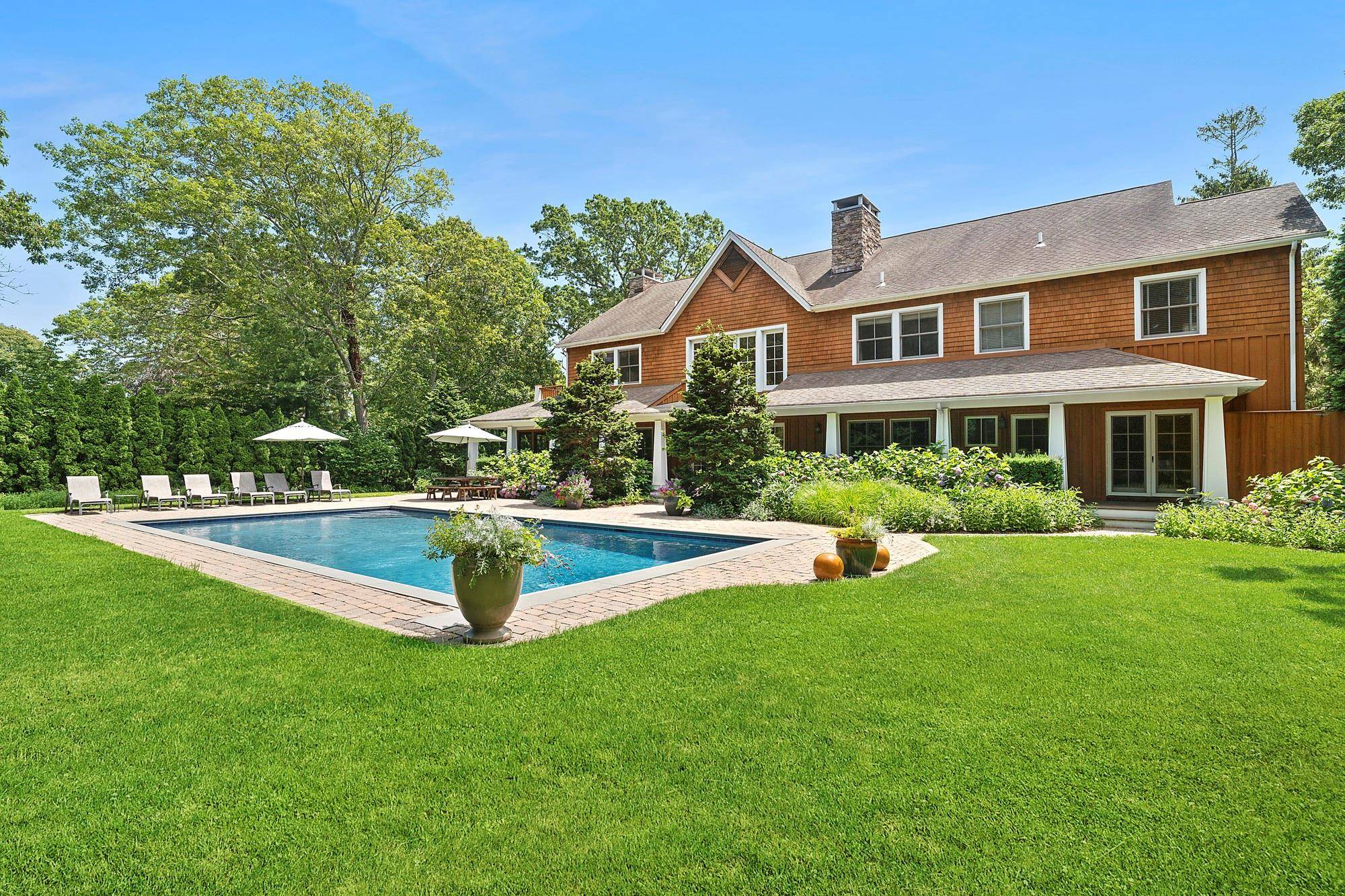 Hampton Bays, NY 11946,179 Bay AVE