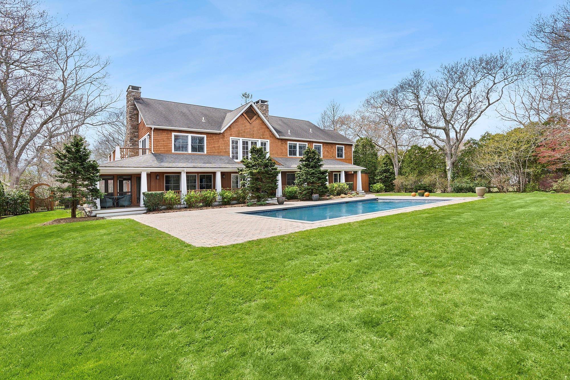 Hampton Bays, NY 11946,179 Bay AVE