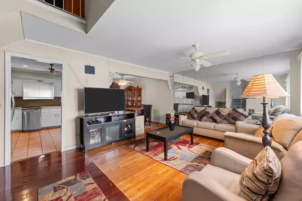 Massapequa, NY 11758,46 Ford DR