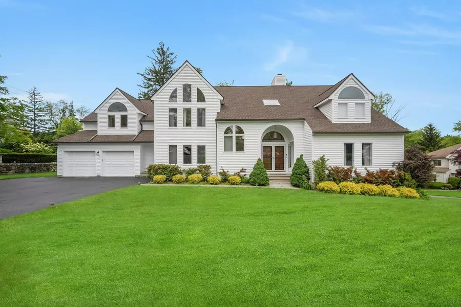 1 Candlewood CT, Scarsdale, NY 10583