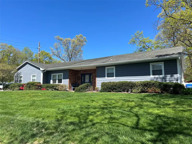 23 Demont ST, Smithtown, NY 11787