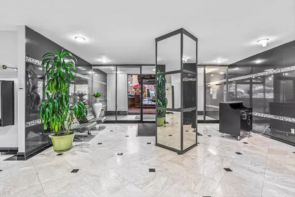 Forest Hills, NY 11375,67-30 Clyde Street #7S