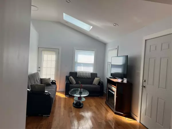 Lindenhurst, NY 11757,113 E Riviera DR