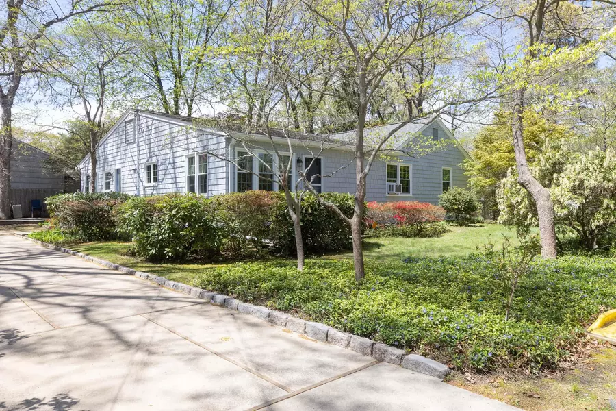8 Parkside AVE, Miller Place, NY 11764