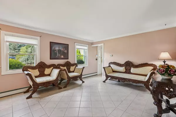 Valley Cottage, NY 10989,152 Lake RD