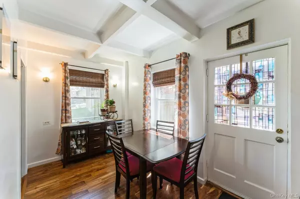 Briarwood, NY 11367,149-32 Union TPKE #24A