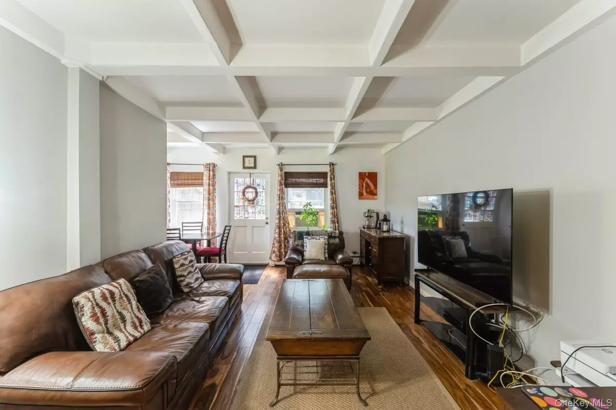 Briarwood, NY 11367,149-32 Union TPKE #24A