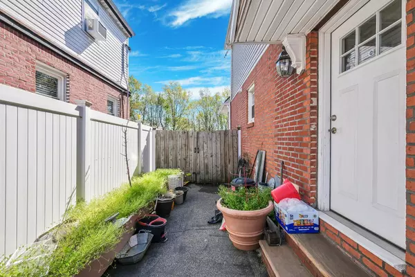 Elmont, NY 11003,11538 238th ST