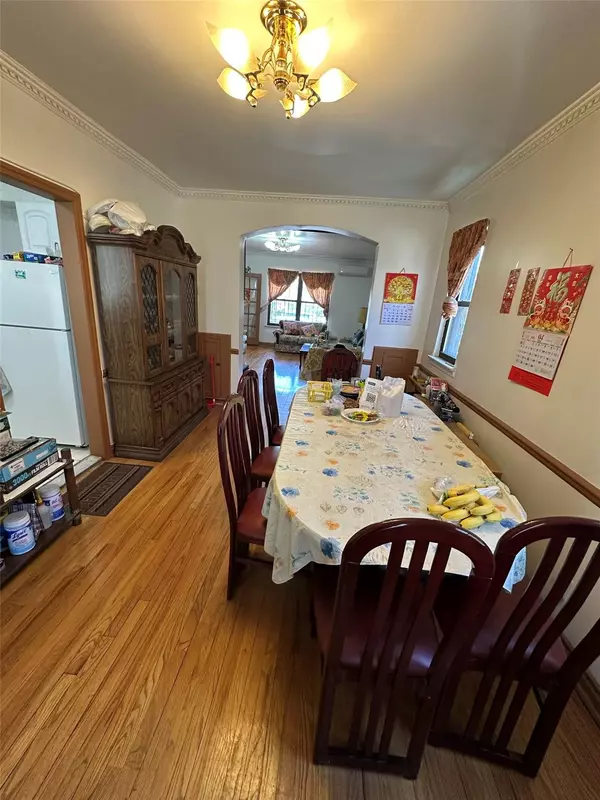 Flushing, NY 11367,61-56 146th PL