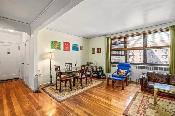 Forest Hills, NY 11375,67-35 Yellowstone Blvd #5P