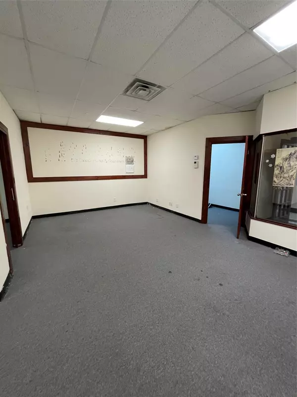 Flushing, NY 11354,33-38 Farrington ST #3C