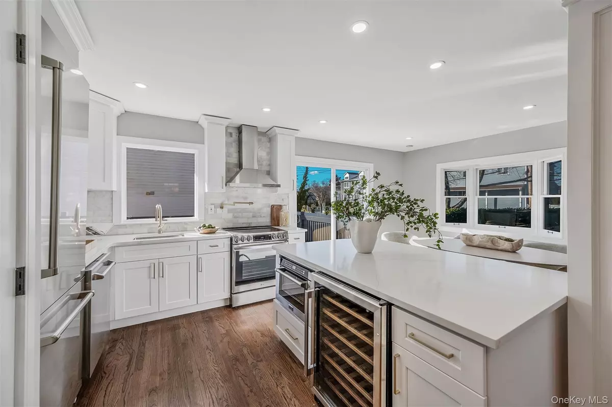 Merrick, NY 11566,2810 Wynsum AVE