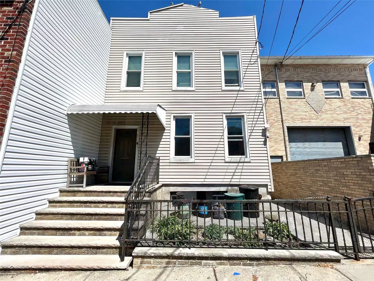 Maspeth, NY 11378,59-51 56th DR