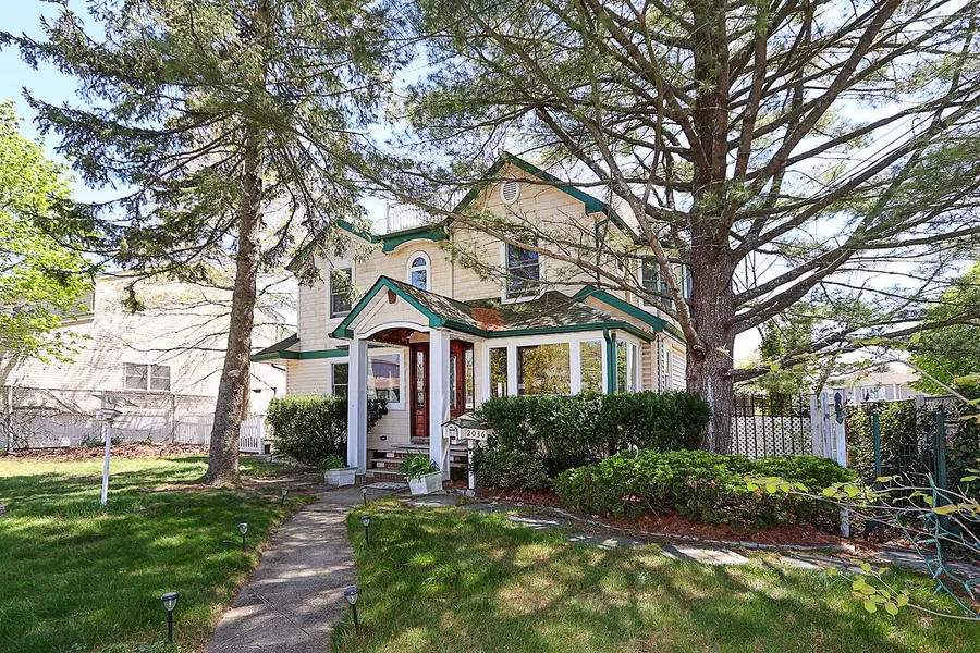 2036 Dow AVE, Merrick, NY 11566