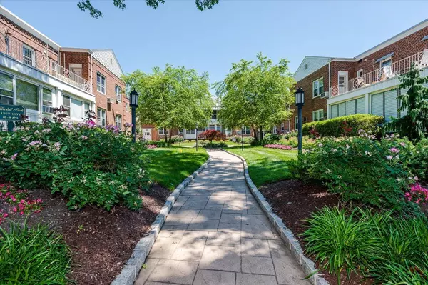 1395 Broadway #A-7, Hewlett, NY 11557