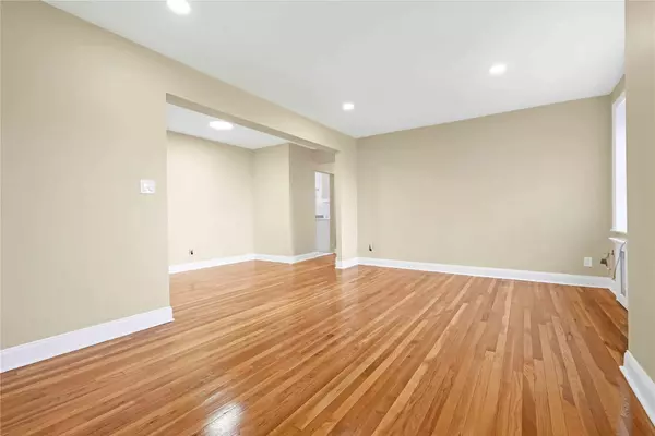 Flushing, NY 11354,25-40 Union ST #6B
