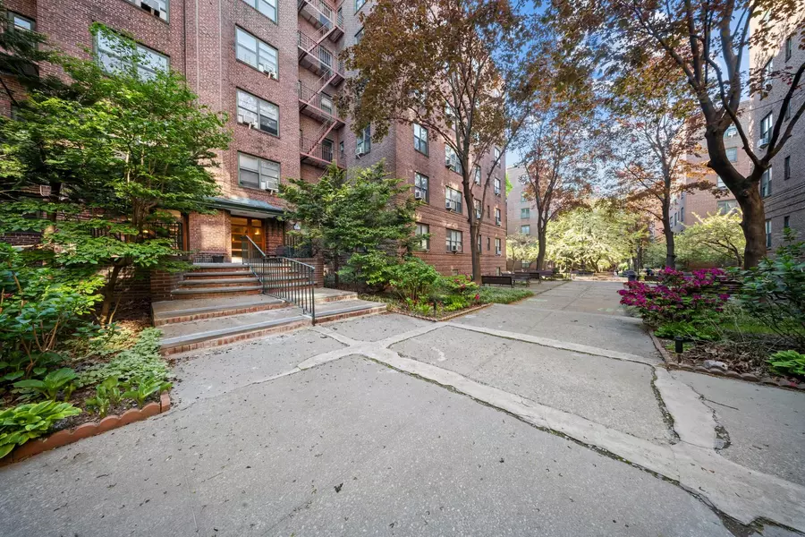 34-41 78 ST #5E, Jackson Heights, NY 11372