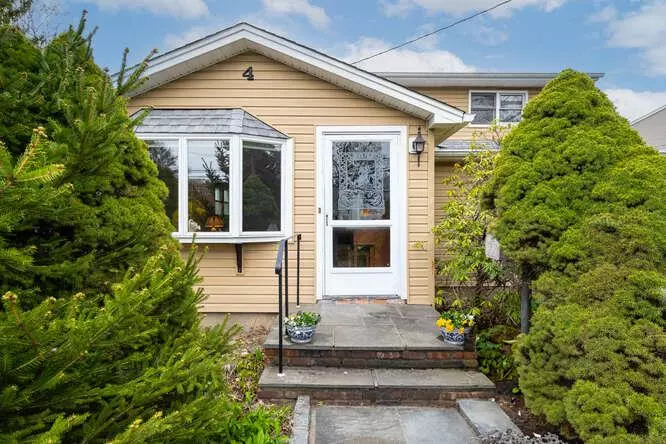 Glen Head, NY 11545,4 Hillcrest DR