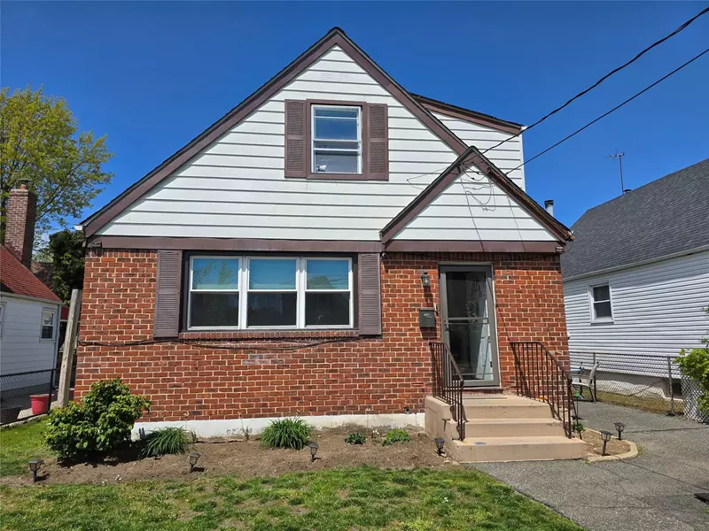 221-15 112th AVE, Queens Village, NY 11429