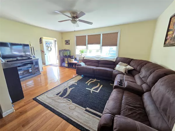 Queens Village, NY 11429,221-15 112th AVE