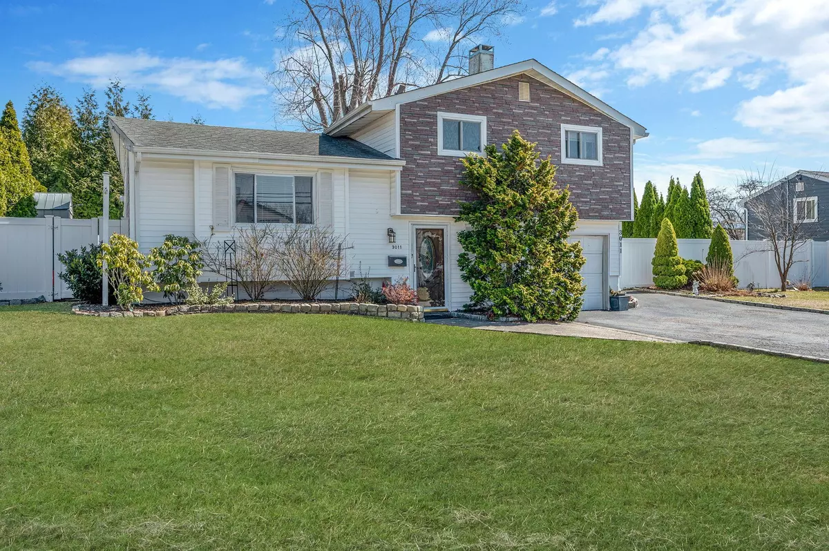 Medford, NY 11763,3011 Acorn AVE