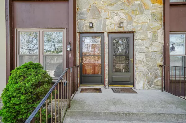 7 Spruce CT #7, Selden, NY 11784