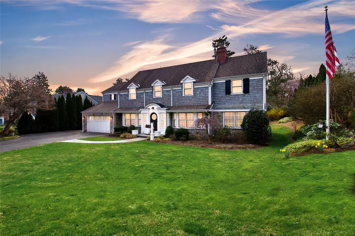 Manhasset, NY 11030,52 Northwoods RD