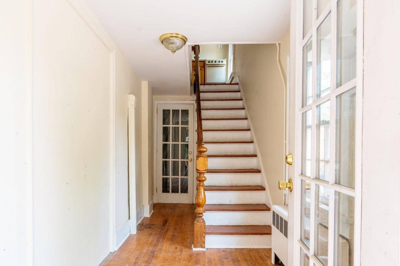 New Paltz, NY 12561,17 S Chestnut ST