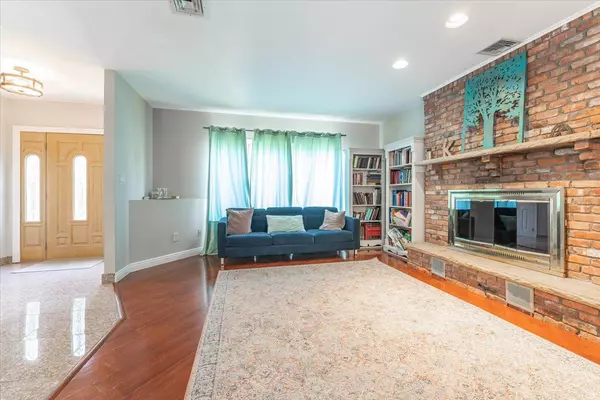 Cedarhurst, NY 11516,48 Columbia AVE