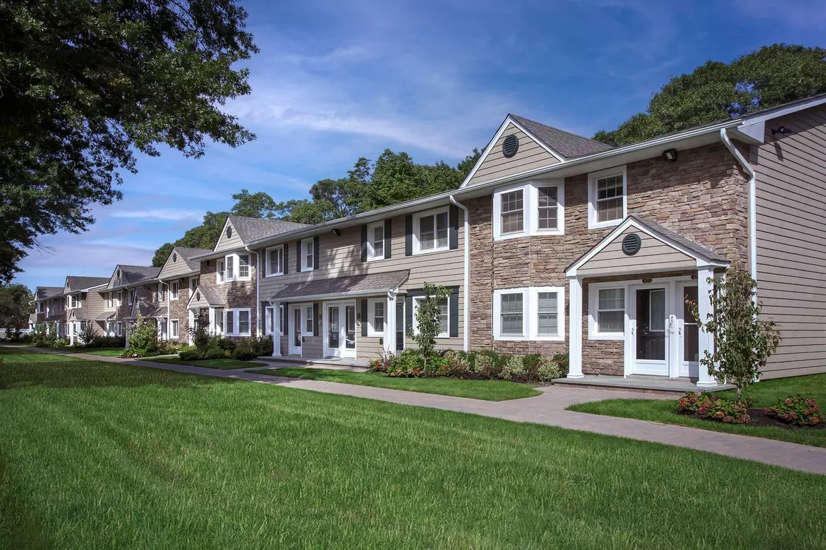 Middle Island, NY 11953,518 Tudor LN #518