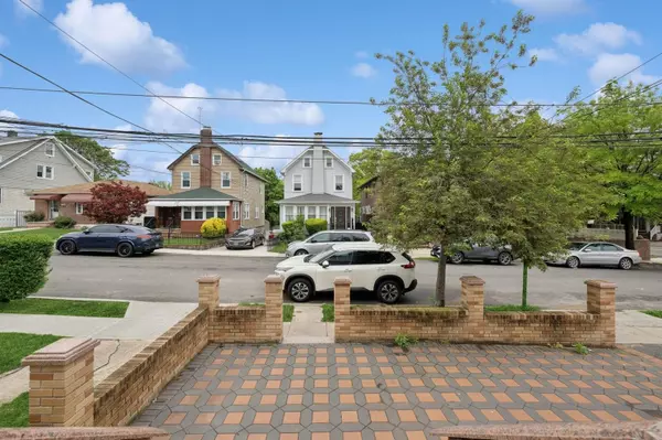 East Elmhurst, NY 11369,31-50 Buell