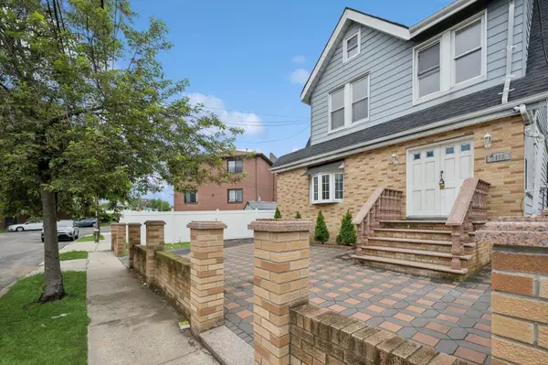East Elmhurst, NY 11369,31-50 Buell
