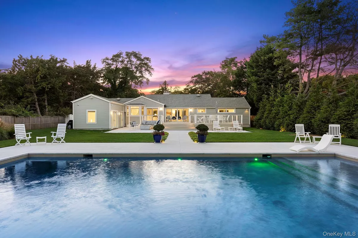 Remsenburg, NY 11960,26 Basket Neck LN