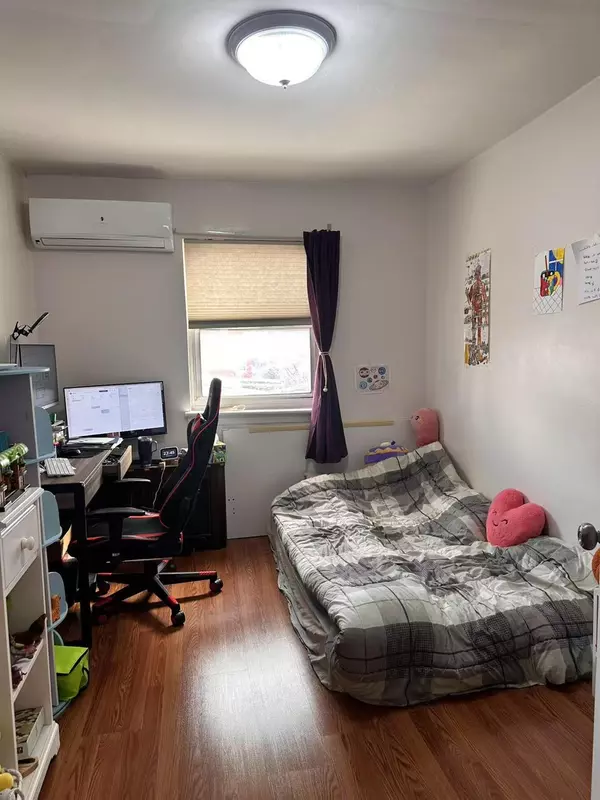 Woodside, NY 11377,48-05 67 ST