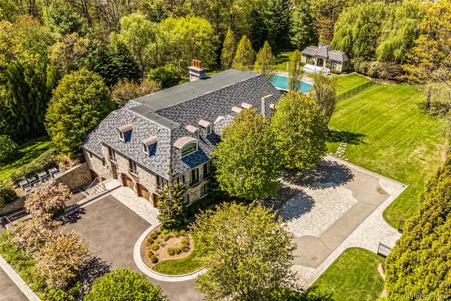 167 Brookville RD, Brookville, NY 11545