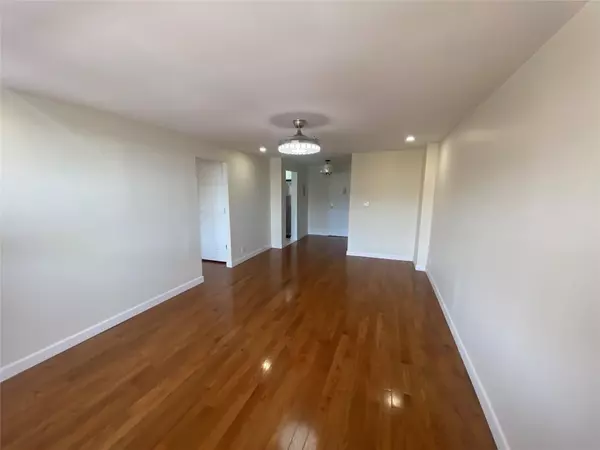 Elmhurst, NY 11373,8111 45TH AVE #5K