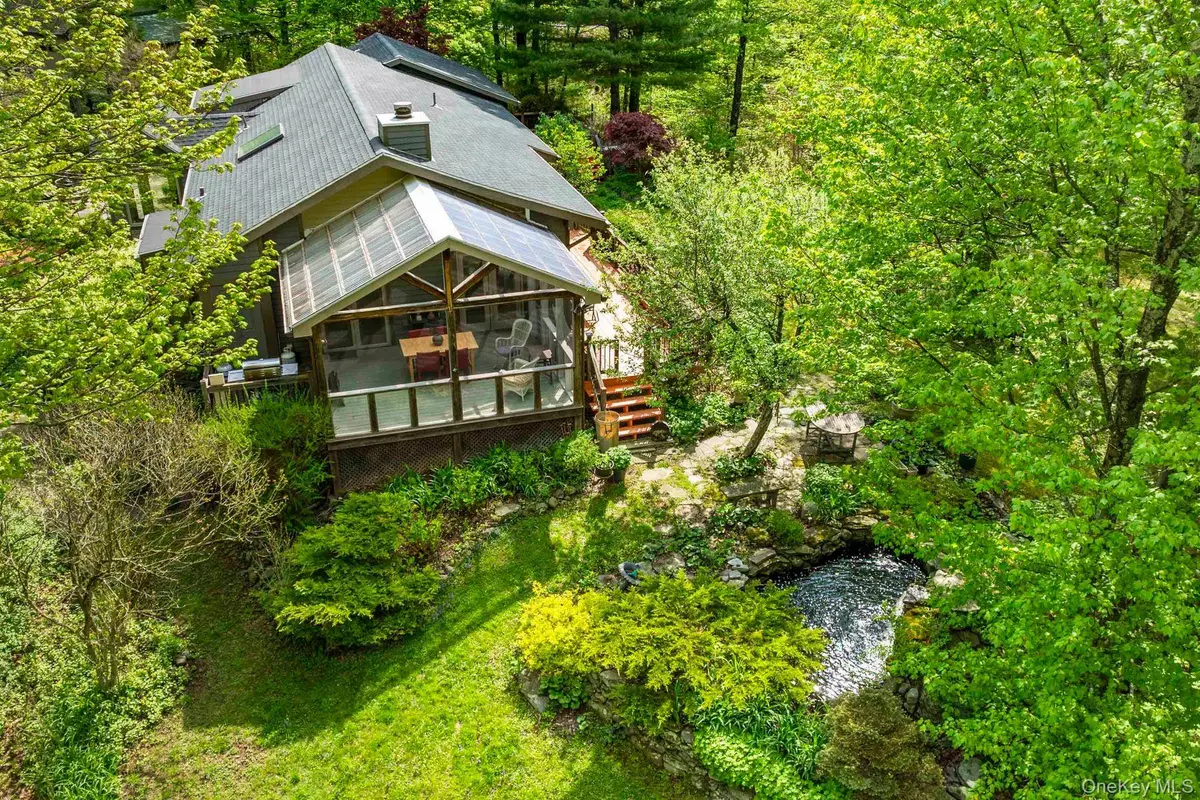 Bearsville, NY 12409,279 Cooper Lake RD