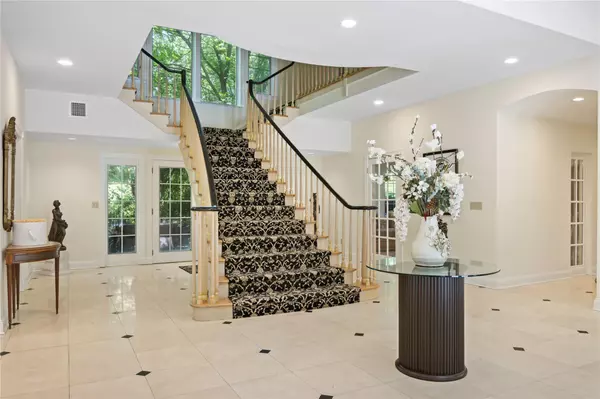 Centre Island, NY 11771,358 Centre Island RD