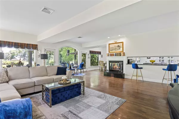 Centre Island, NY 11771,358 Centre Island RD