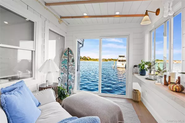 Center Moriches, NY 11934,53 Old Neck RD