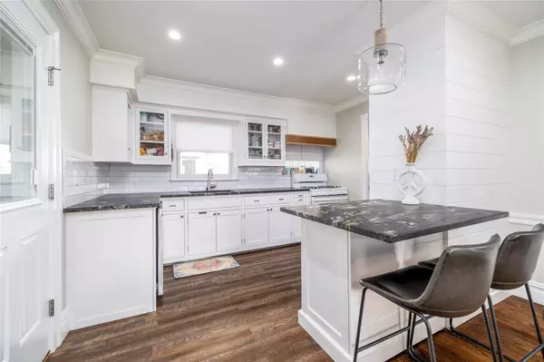 Malverne, NY 11565,15 Ilsley PL