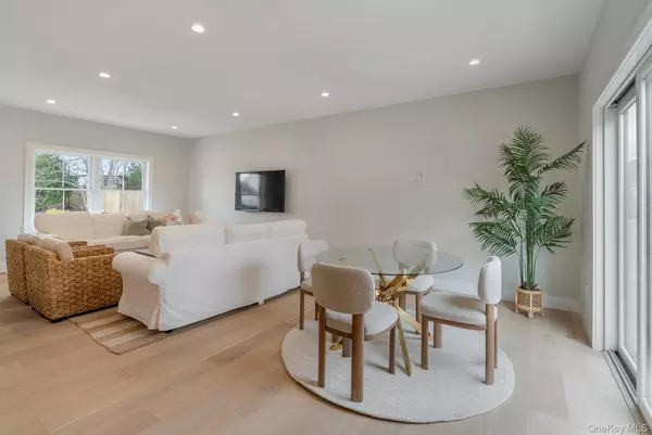 Hampton Bays, NY 11946,9 Fanning AVE