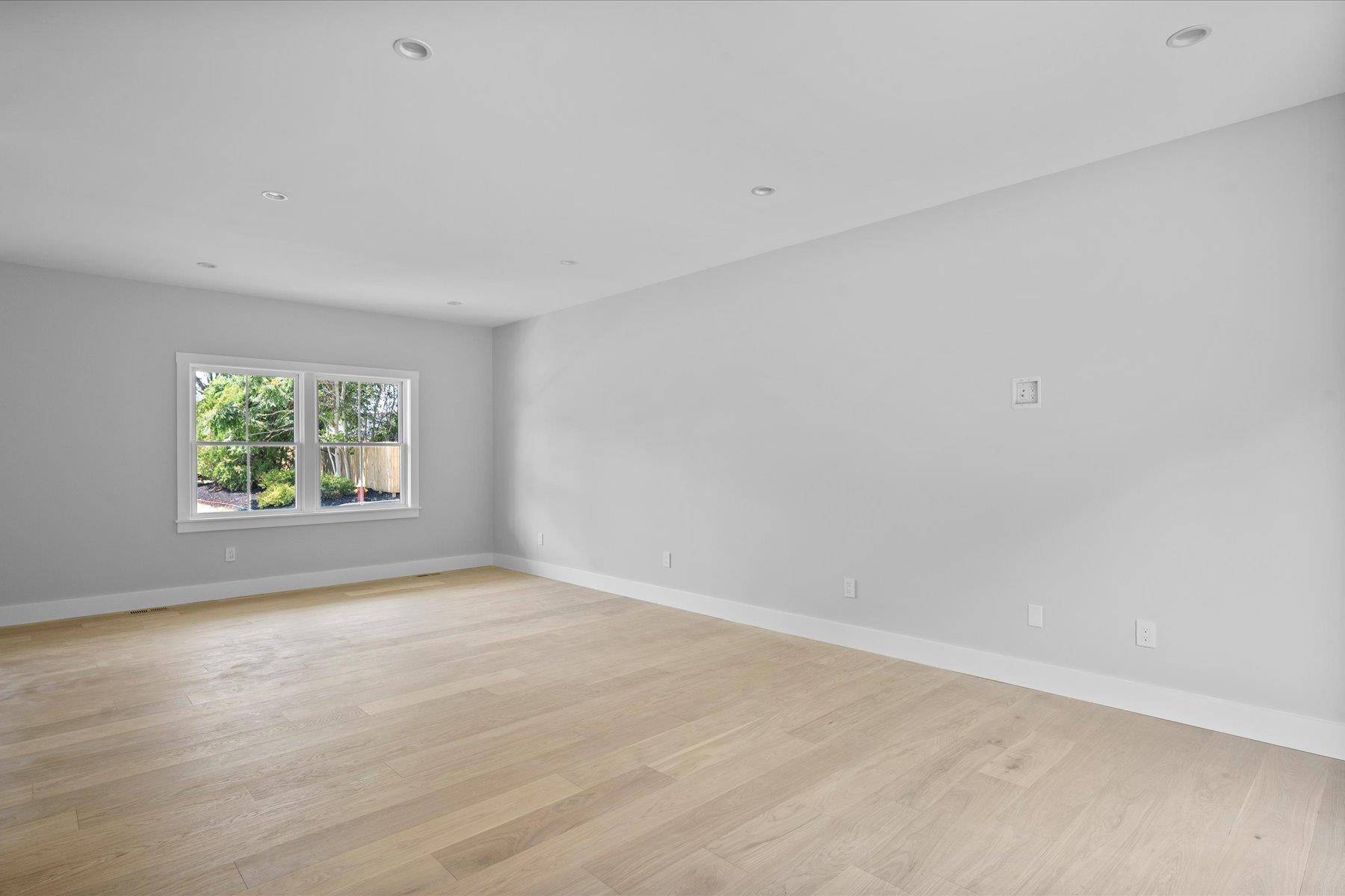 Hampton Bays, NY 11946,9 Fanning AVE