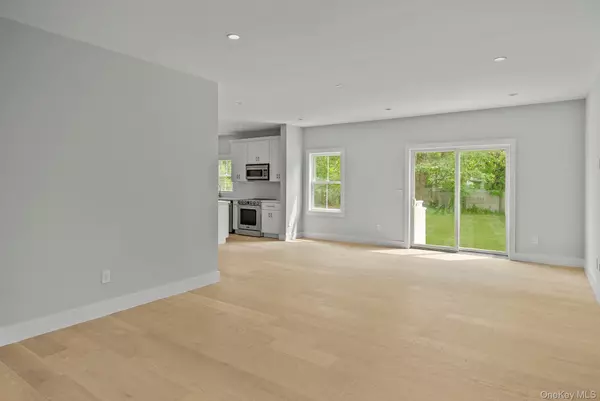 Hampton Bays, NY 11946,7 Fanning AVE